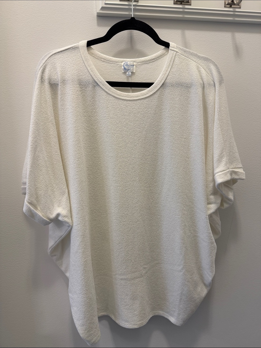 Francesca's Collections Cream Short-Sleeve Crew Tee
